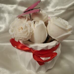 מארז אגרטל מגבס עם פרחים מנרות משעוות סויה בריח בושם