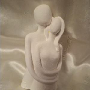 זוג מחובק מגבס בעבודת יד