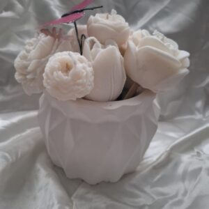 מארז אגרטל עם פרחים מנרות משעוות סויה בריח בושם